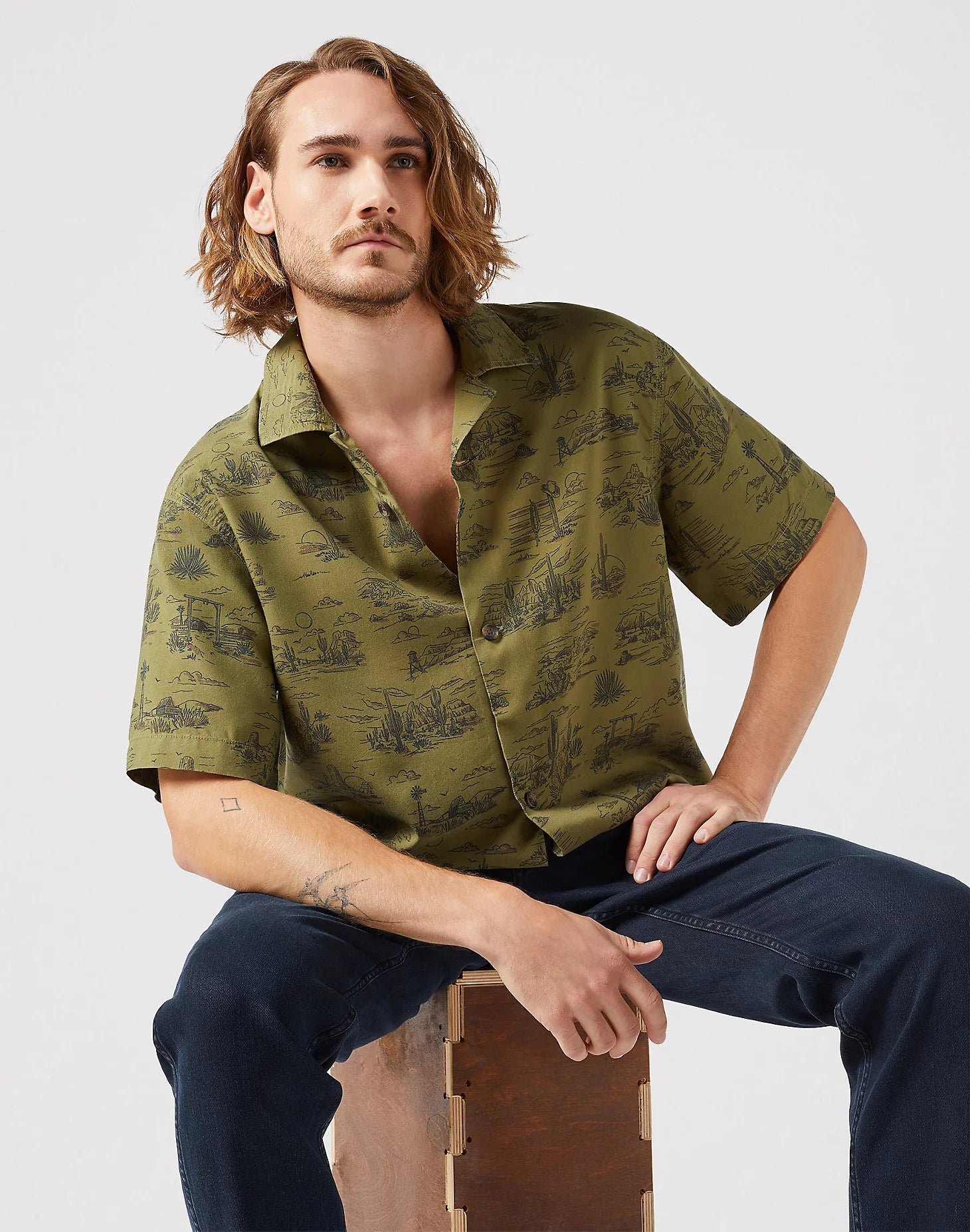 Wrangler Short Sleeved Resort Shirt - Olive Scenic