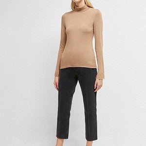 Womenswear > Tops & Knitwear