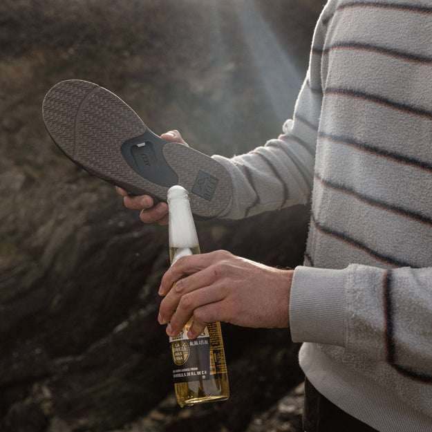 Reef Fanning Flip Flops - Black/Tan